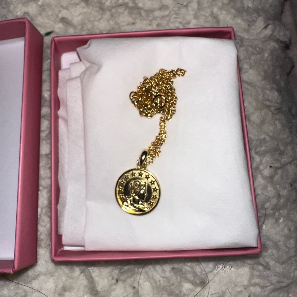 Gold Coin Pendant Necklace with Woman’s Profile and Star Border – Never Worn